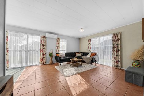 Photo of property in 9 Chibnall Place, Conifer Grove, Takanini, 2112