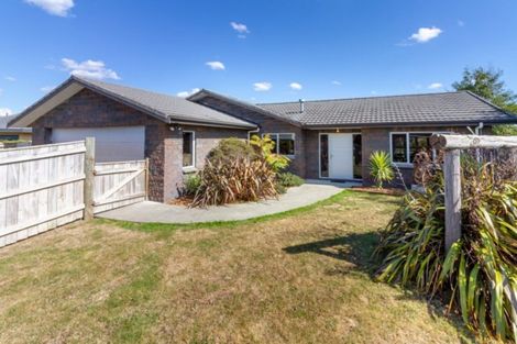 Photo of property in 174 Schnell Drive, Kelvin Grove, Palmerston North, 4414