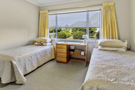 Photo of property in 19 Kinder Street, Acacia Bay, Taupo, 3330