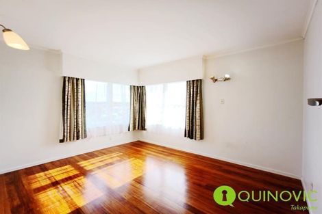 Photo of property in 520 Glenfield Road, Glenfield, Auckland, 0629