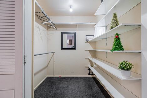 Photo of property in 86 Wikiriwhi Crescent, Awapuni, Palmerston North, 4412