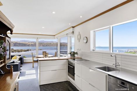 Photo of property in 107 Breaker Bay Road, Breaker Bay, Wellington, 6022