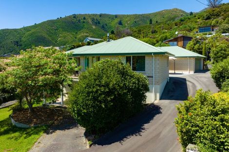 Photo of property in 34 Moana View Road, Waikawa, Picton, 7220