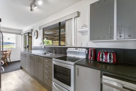 Photo of property in 12 Fitzherbert Avenue, West Harbour, Auckland, 0618