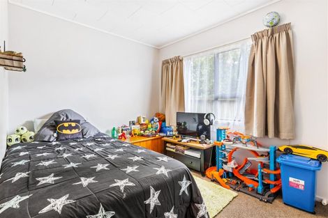 Photo of property in 2/20 Landsdale Place, Massey, Auckland, 0614