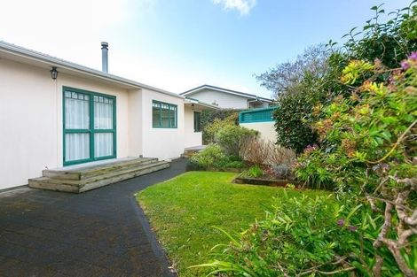 Photo of property in 6 Pararewa Drive, Whalers Gate, New Plymouth, 4310
