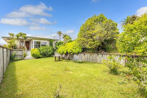 Photo of property in 2/50 Manuka Road, Glenfield, Auckland, 0629