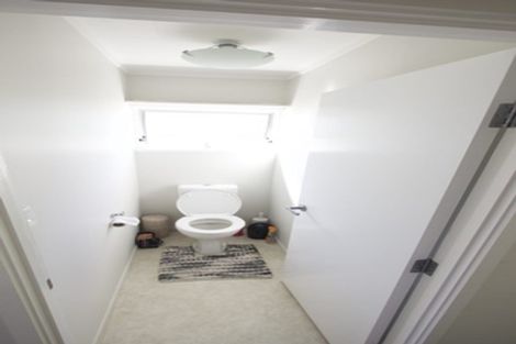 Photo of property in 15 Devonshire Road, Unsworth Heights, Auckland, 0632