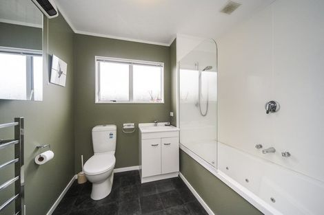 Photo of property in 17 Cargill Grove, Kelvin Grove, Palmerston North, 4414