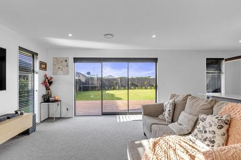 Photo of property in 17 Te Kanawa Lane, Rolleston, 7615