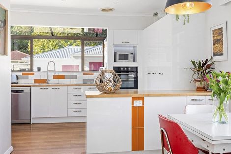 Photo of property in 58 Airlie Road, Plimmerton, Porirua, 5026