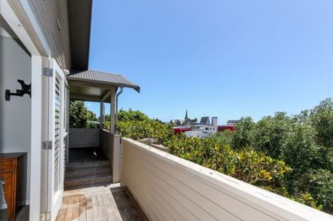 Photo of property in 35 Lemon Street, New Plymouth, 4310