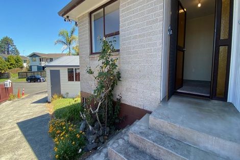 Photo of property in 15 Foyle Place, Glendene, Auckland, 0602