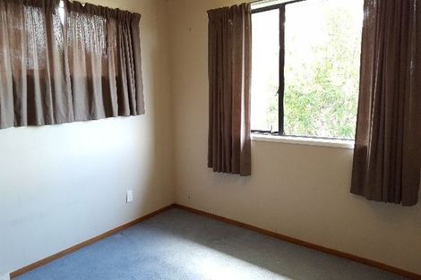 Photo of property in 4 Target Road, Totara Vale, Auckland, 0629
