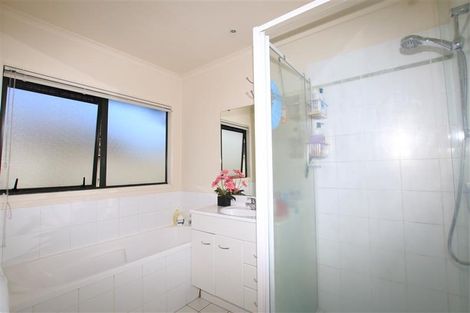 Photo of property in 86 Redcastle Drive, East Tamaki, Auckland, 2013