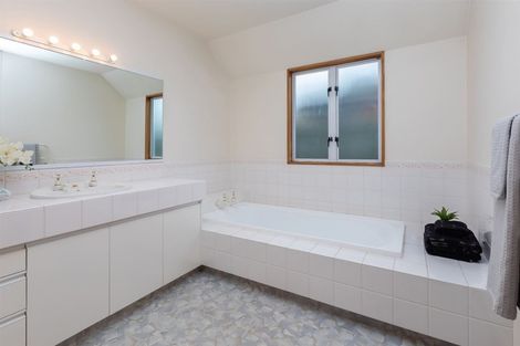 Photo of property in 255 Avonhead Road, Avonhead, Christchurch, 8042