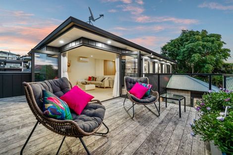 Photo of property in 28 Seaview Road, Otumoetai, Tauranga, 3110