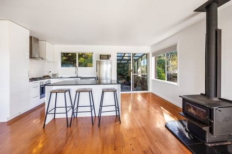 Photo of property in 34 Rauhuia Crescent, Parau, Auckland, 0604