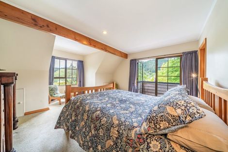 Photo of property in 16 Jocelyn Crescent, Pinehaven, Upper Hutt, 5019