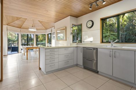 Photo of property in 22 Cochran Road, Oratia, Auckland, 0604