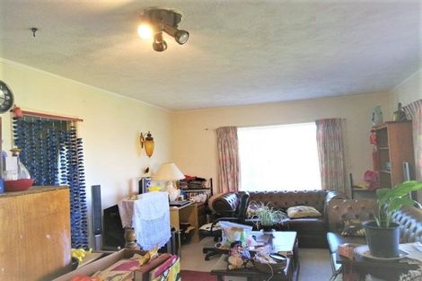 Photo of property in 12 Deuxberry Avenue, Northcote, Auckland, 0627