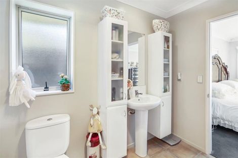 Photo of property in 5 Amoka Crescent, Parklands, Christchurch, 8083