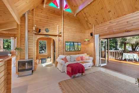 Photo of property in 64 Seabrook Avenue, New Lynn, Auckland, 0600