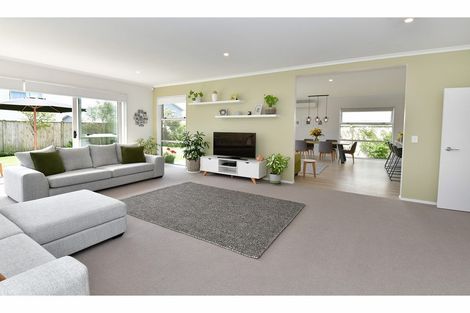Photo of property in 6 Onekura Street, Red Beach, 0932