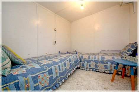 Photo of property in 25 Punga Street, Tangimoana, 4822