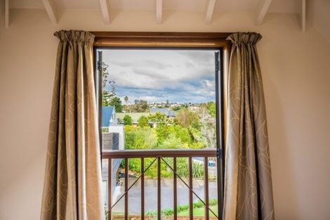 Photo of property in 72a Beach Road, Mellons Bay, Auckland, 2014