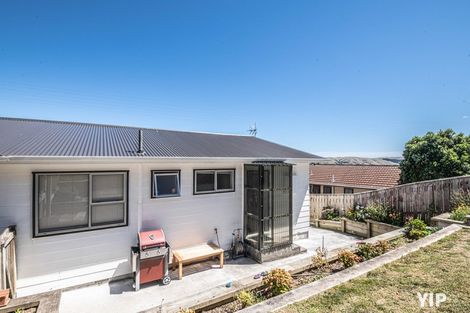 Photo of property in 9a Pimlico Place, Newlands, Wellington, 6037