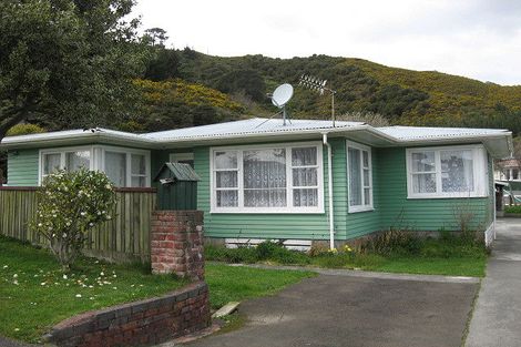 Photo of property in 15 Parenga Street, Wainuiomata, Lower Hutt, 5014