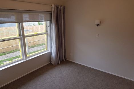 Photo of property in 2/5 Moana Avenue, Belmont, Auckland, 0622