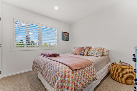 Photo of property in 37a Parr Terrace, Castor Bay, Auckland, 0620