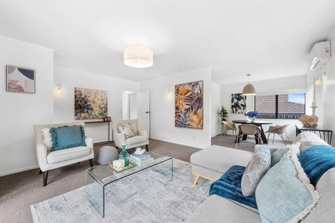 Photo of property in 2/98 Mirrabooka Avenue, Botany Downs, Auckland, 2010