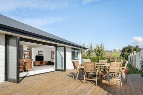 Photo of property in 6 Vantage Place, Omokoroa, 3114