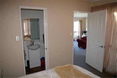 Photo of property in 8a Broadbent Street, Riccarton, Christchurch, 8041