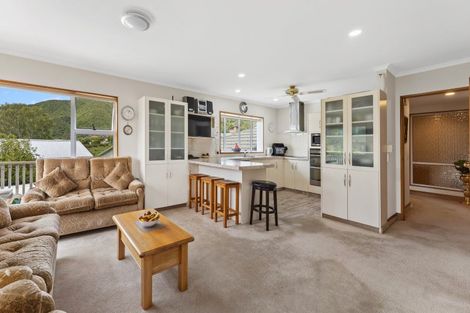Photo of property in 5 Moana View Road, Waikawa, Picton, 7220