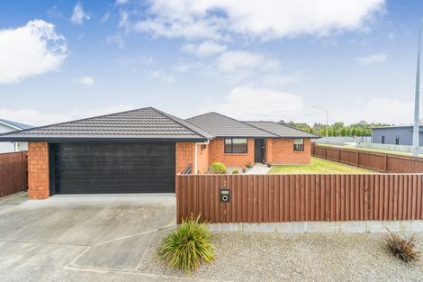 Photo of property in 2 Pegasus Place, Kelvin Grove, Palmerston North, 4414