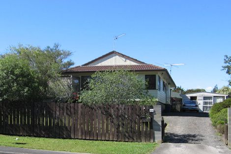 Photo of property in 18 Oreil Avenue, West Harbour, Auckland, 0618