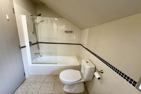 Photo of property in 2/64 Schnapper Rock Road, Schnapper Rock, Auckland, 0632