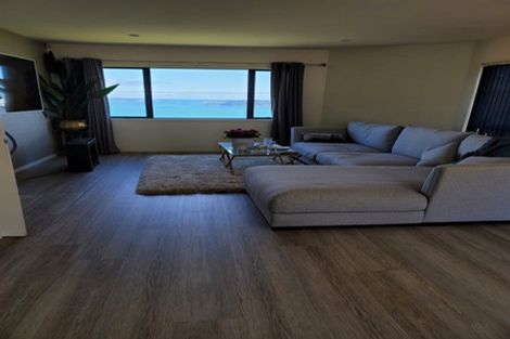 Photo of property in 75a Dress Circle, Newlands, Wellington, 6037