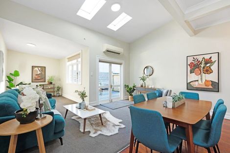 Photo of property in 11 Roxburgh Street, Mount Victoria, Wellington, 6011