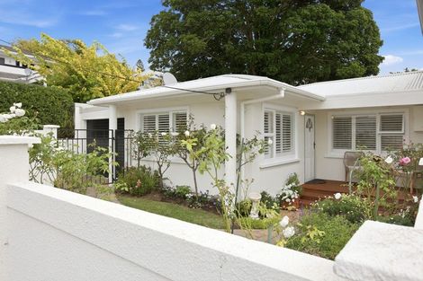 Photo of property in 86a Gover Street, New Plymouth, 4310