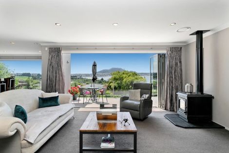 Photo of property in 28 Shera Street, Acacia Bay, Taupo, 3330