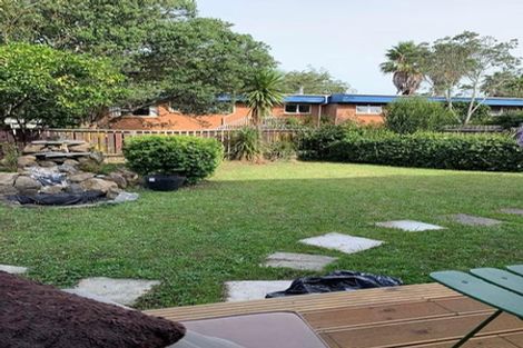 Photo of property in 4 Easton Park Parade, Glenfield, Auckland, 0629