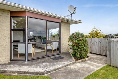Photo of property in 2/153 Tukapa Street, Westown, New Plymouth, 4310