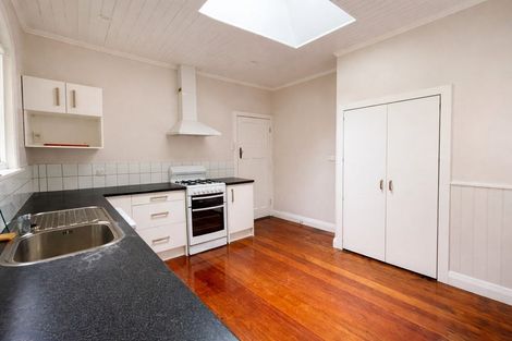 Photo of property in 108 Mortimer Terrace, Brooklyn, Wellington, 6021