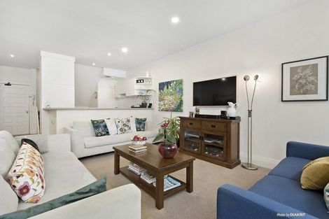 Photo of property in Whitmore Apartments, 7e Stout Street, Wellington Central, Wellington, 6011