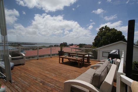 Photo of property in 33 Fairlands Avenue, Waterview, Auckland, 1026